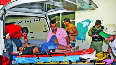 Conductores ebrios provocan colisión frontal en Curtí