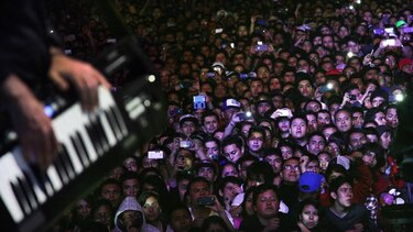 Caifanes rinde homenaje a 43 estudiantes desaparecidos en México
