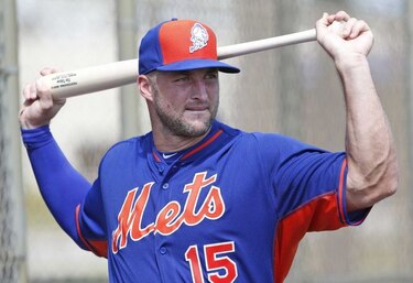 Tim Tebow tiene su primera práctica formal en campamento de los Mets