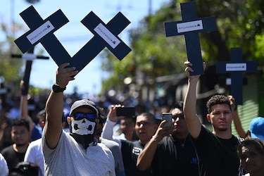 El Salvador busca acuerdo para poner fin a la crisis política