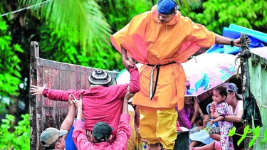 Un tifón golpea a Filipinas en Navidad