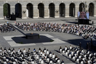 España homenajea a las víctimas de Covid-19 en pleno repunte de la pandemia
