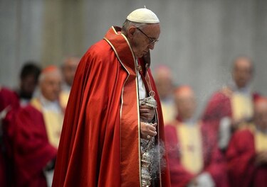 Papa advierte a obispos sobre nuevas órdenes religiosas