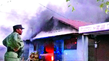 Fuego consume depósito de mueblería en centro de Chitré