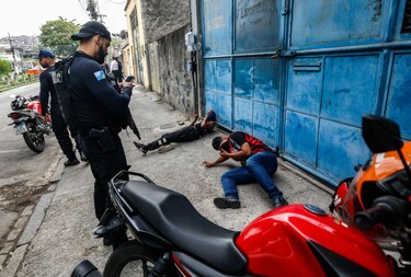 Las impactantes imágenes de las favelas de Río tras el megaoperativo policial contra Comando Vermelho que dejó más de 100 muertos