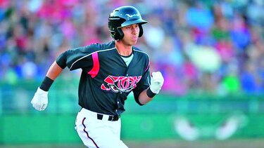Tres prospectos nativos son protegidos en el ‘roster’ de 40