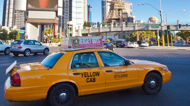 Taxistas cobran cargos excesivos por 47 millones de dólares