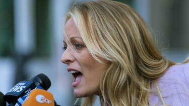 La actriz porno Stormy Daniels afirma ser 'víctima de acoso'
