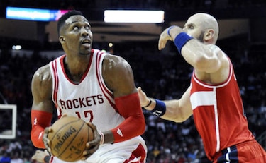 Suspenden a Howard por golpear brazo de un árbitro