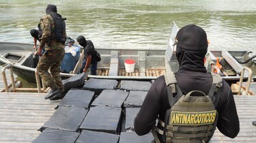 Decomisan más de 800 paquetes de droga en aguas de Darién
