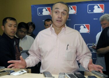 Comisionado de MLB defiende el no usar bateador designado