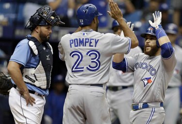 Azulejos vencen a Rays con jonrón de Russell Martin