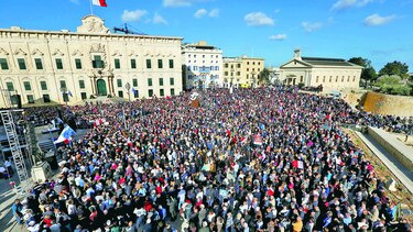 MF habría usado a la Cruz Roja