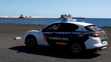 El enojo y resignación en Tenerife ante la llegada del barco que transporta los pasajeros con hantavirus