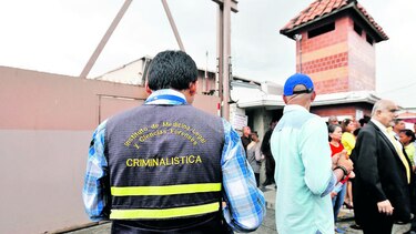 Fiscal asegura pruebas tras allanar oficina de Martinelli