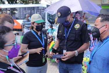 Minsa detecta productos vencidos y sin registro sanitario durante un operativo en Santa Ana