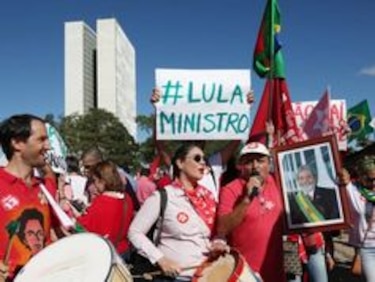 Lula asume ministerio en Gabinete de Rousseff