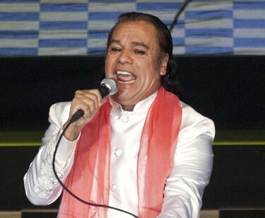 Juan Gabriel sale del hospital