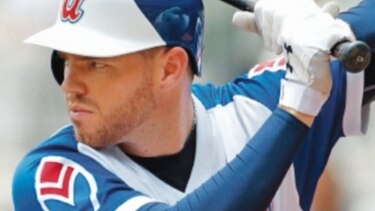 Freeman y Swanson ayudan a Bravos en su victoria