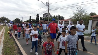 Realizan caminata por la paz en Aguadulce