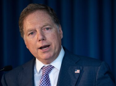 Trump despide al fiscal de Nueva York que investigaba a sus aliados y se negaba a renunciar