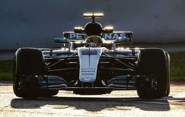 Hamilton aparece y domina; Vettel tuvo buena práctica