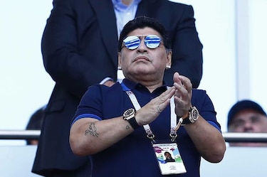FIFA reprocha a Maradona por críticas a árbitro