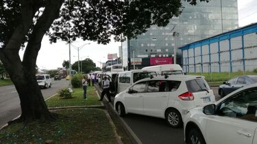 Transportistas del sector turismo protestan contra Uber