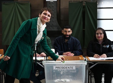 Quién es Jeannette Jara, la comunista que obtuvo un histórico triunfo en las primarias de Chile y será candidata de la izquierda para suceder a Boric