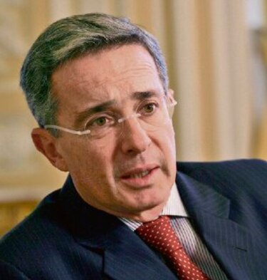 Uribe admite ayuda de la CIA en su gobierno
