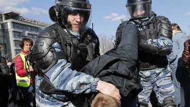 Ola de protestas en Rusia contra la corrupción; hay arrestos