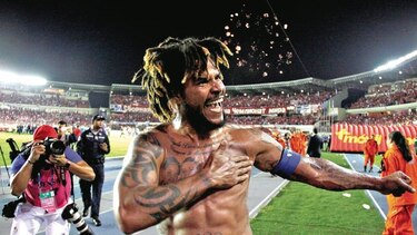 La etiqueta de Román Torres: la melena; su sello: el gol para Rusia 2018