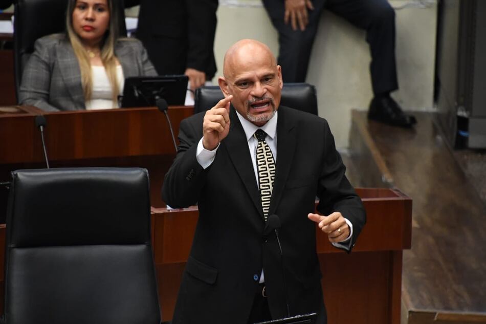 Con fondos estatales, funcionarios de 14 instituciones gozan de seguros privados