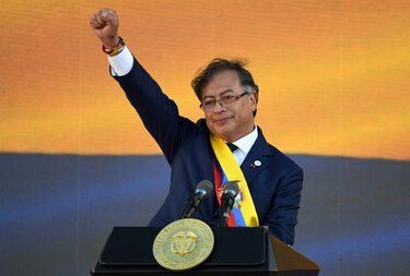 Nuevo gobierno de Colombia propone ley para que los ricos paguen más impuestos