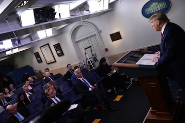 Estados Unidos aprueba un tratamiento antimalaria para combatir el coronavirus, dice Trump