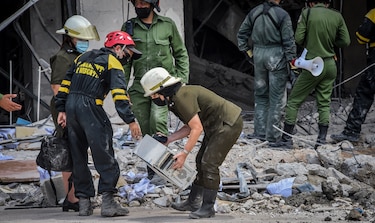 A 35 asciende la cifra de fallecidos tras explosión en hotel de La Habana