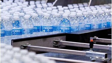 Retiran 14 marcas de agua embotellada por miedo a contaminación