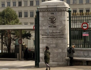 China condena los aranceles y presenta una demanda contra Estados Unidos ante la OMC 