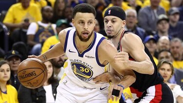 Curry aporta 36 puntos y Warriors dan primer golpe en el Oeste