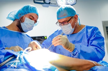 Médicos residentes e internos piden agilizar pago de turnos tras reunión con la CSS