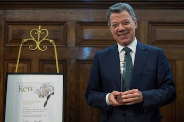 Presidente colombiano Juan Manuel Santos recoge premio en Londres