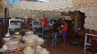 Ladrones se llevan mil 800 dólares en artesanías