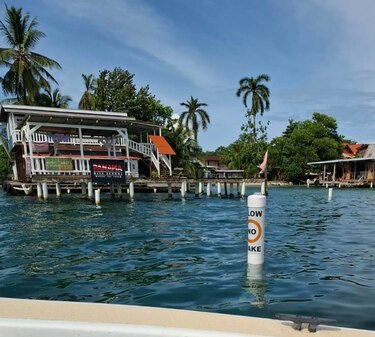 Refuerzan seguridad marítima en Bocas del Toro con instalación de señales luminosas 
