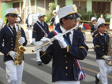 Rinden honores a emblemas patrios en Chitré