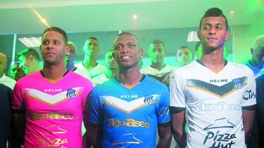Árabe Unido presenta su nuevo uniforme