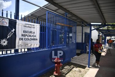 Entregan las dosis de vacunas que se aplicarán en el circuito 8-6 de San Miguelito
