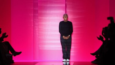 Armani se aferra a colores llamativos mientras Rolland ondea con el Art Déco