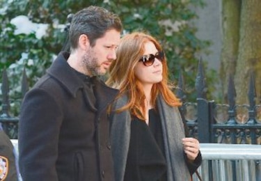 Valentino se disculpa por foto de Amy Adams