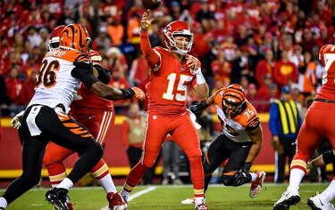 Mahomes y los Chiefs aplastan 45-10 a los Bengals