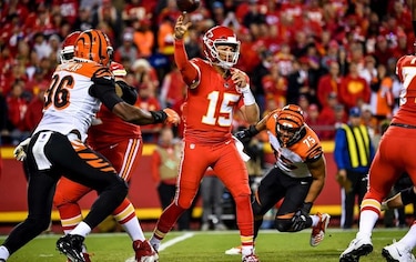 Mahomes y los Chiefs aplastan 45-10 a los Bengals